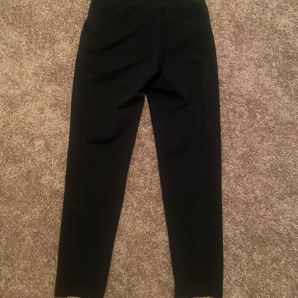 Lululemon joggers in very good pre owned condition - Picture 2 of 8